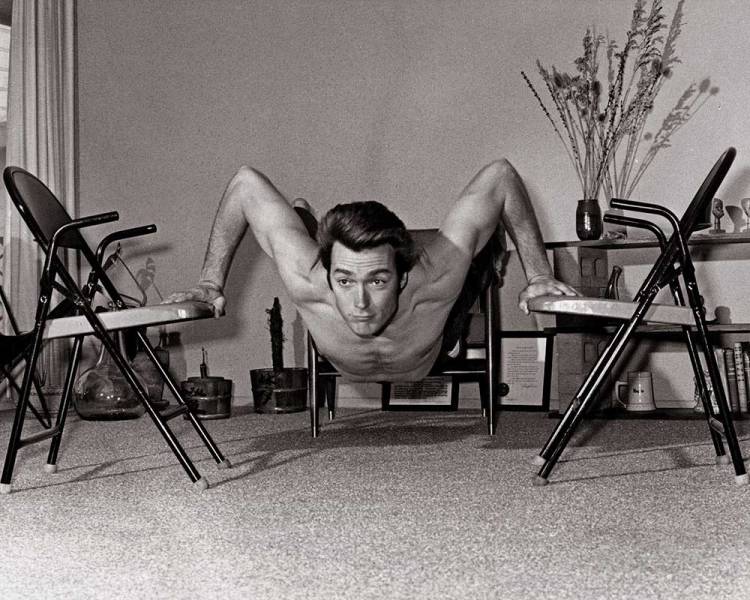 Clint-Eastwood-doing-push-ups